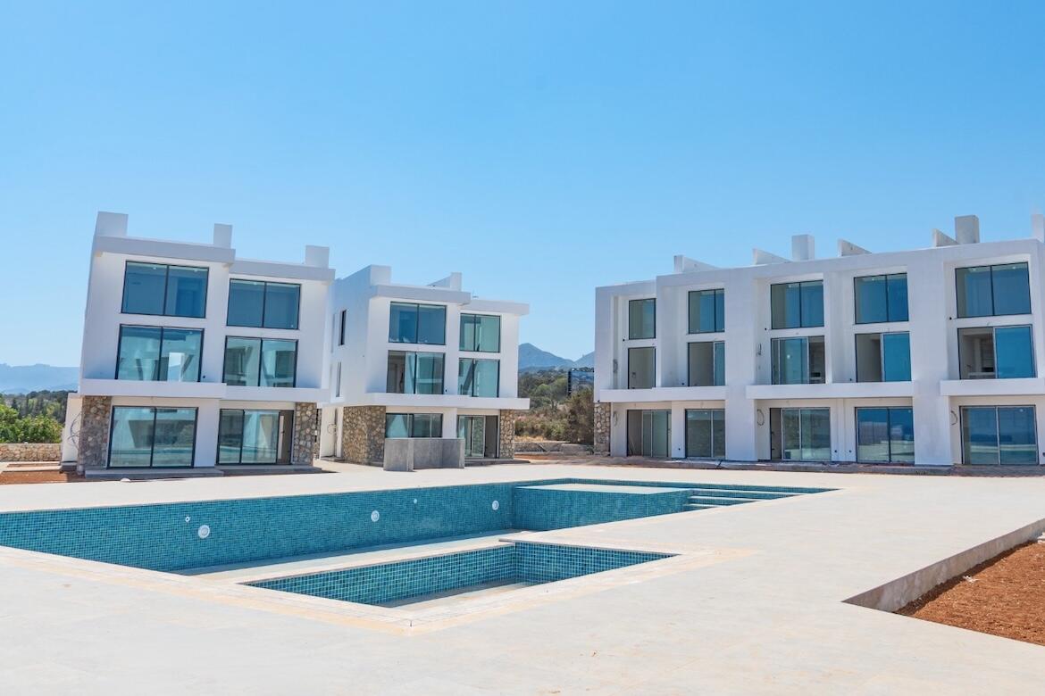 Апартаменты-пентхаус лофт 1+1 в Salos Beach