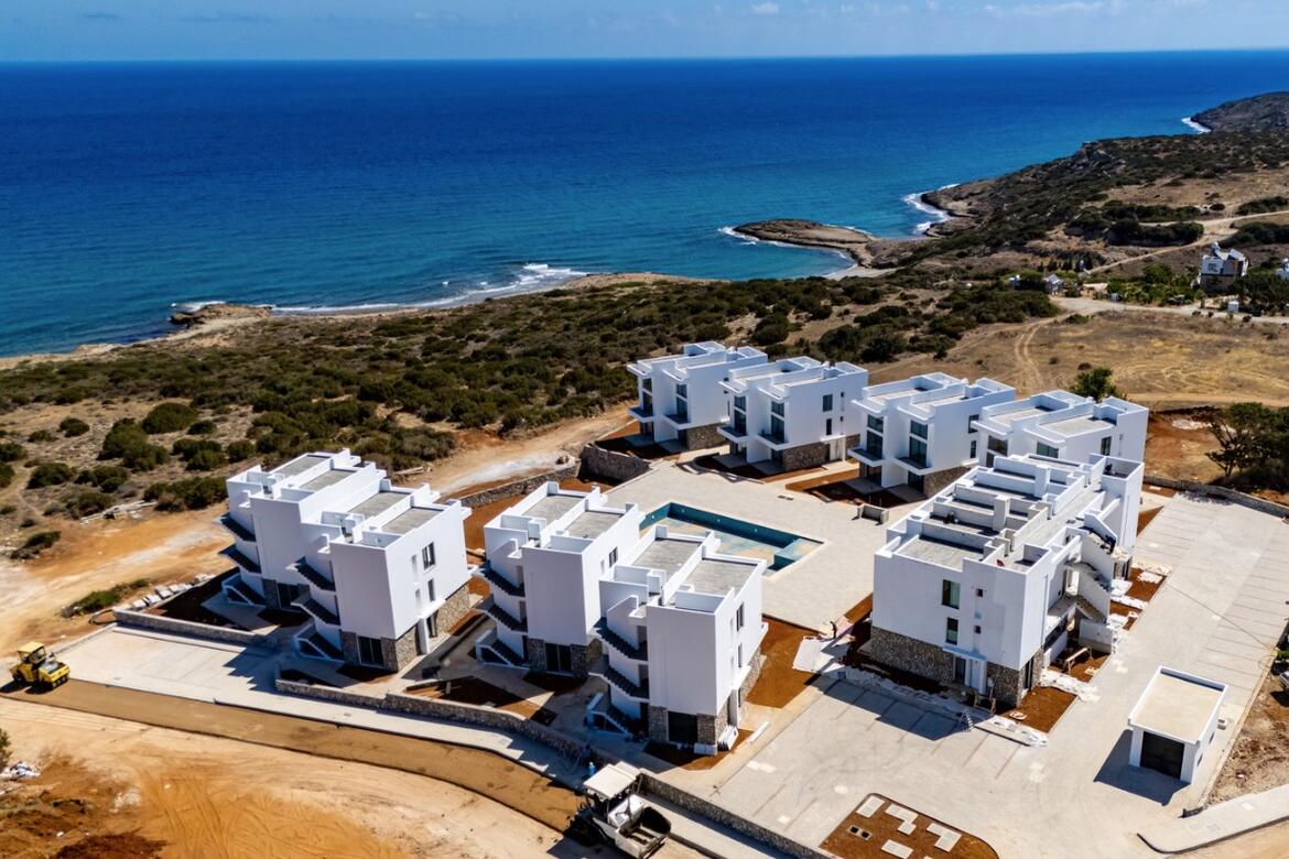 Апартаменты-пентхаус лофт 1+1 в Salos Beach