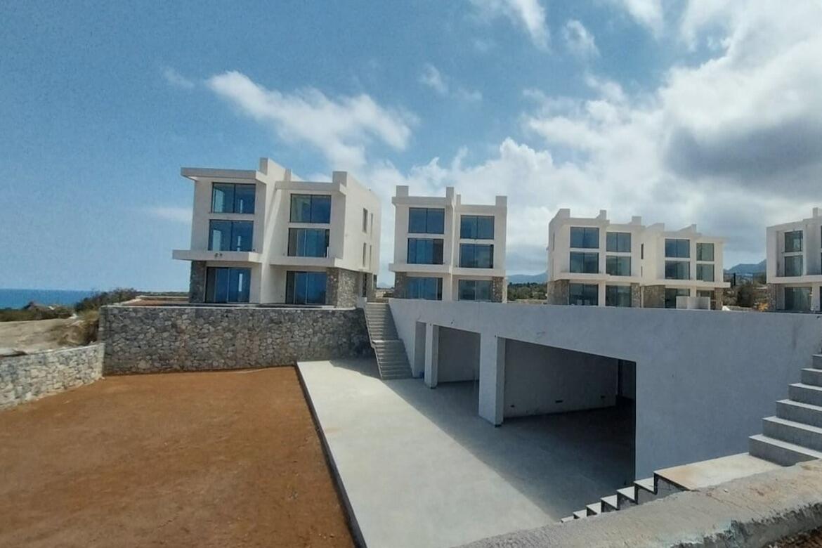 Апартаменты-пентхаус лофт 1+1 в Salos Beach