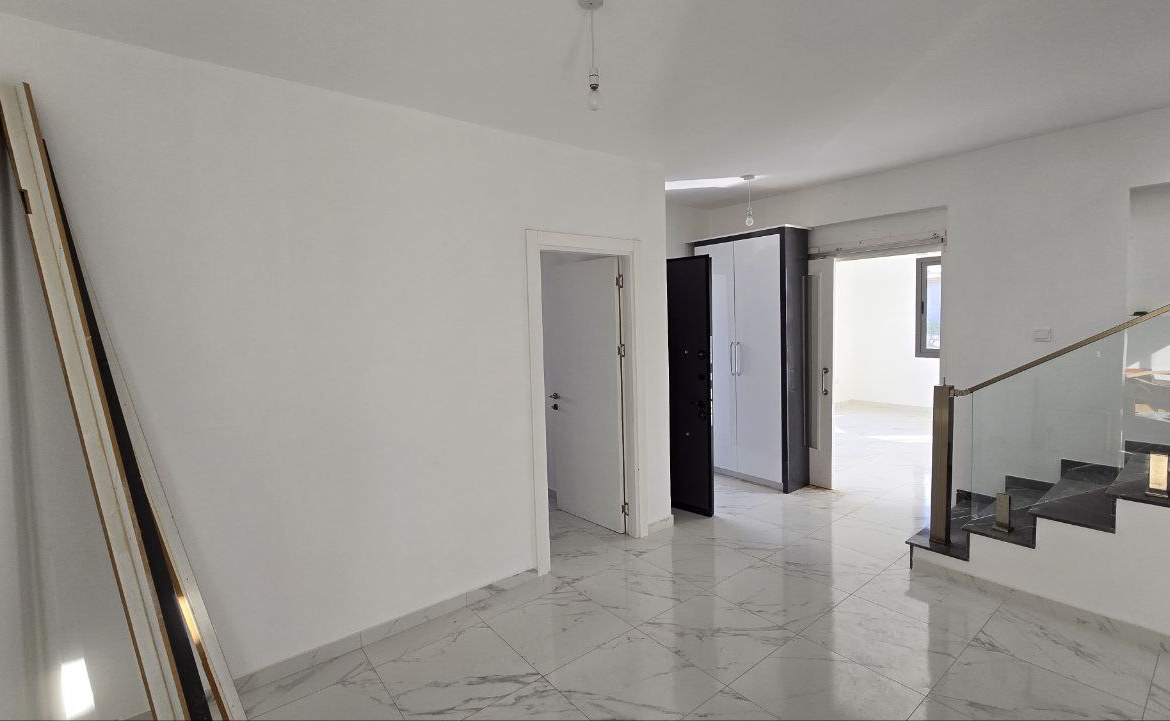 Новая 3+1 вилла в Лапте