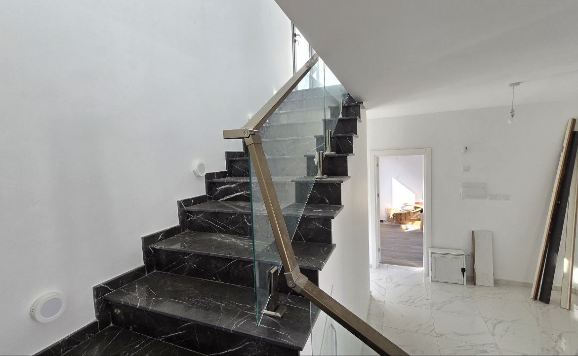 Новая 3+1 вилла в Лапте