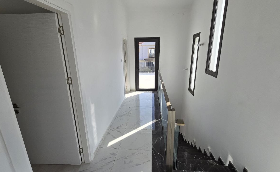 Новая 3+1 вилла в Лапте