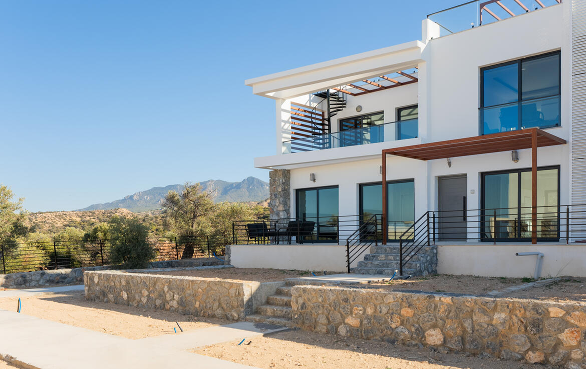 Апартаменты 3+1 с садом в Эсентепе