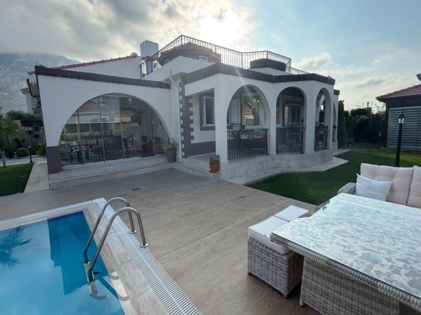 Невероятно красивое бунгало 3+2 в Каршияке