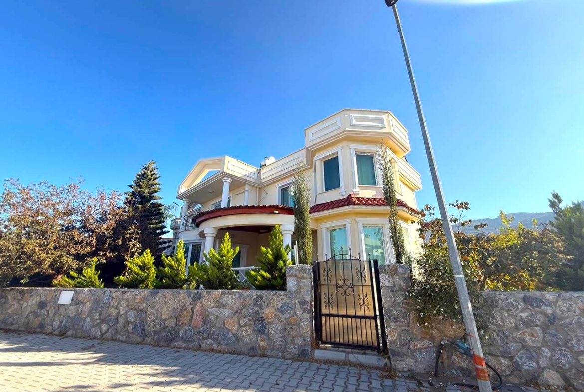 Аренда просторной виллы 4+1 в Алсанджаке