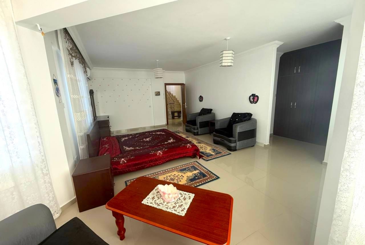 Аренда просторной виллы 4+1 в Алсанджаке