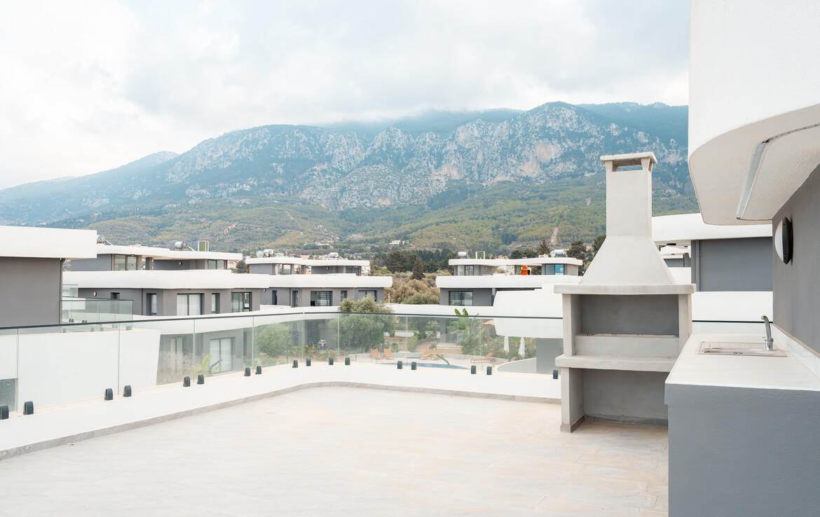 Проект JALISU (или OLIVE GARDEN) расположен в спокойном, уютном и живописном месте, Северного Кипра, посреди оливковых деревьев, всего в 500 метрах от моря, в городке под названием Лапта. 