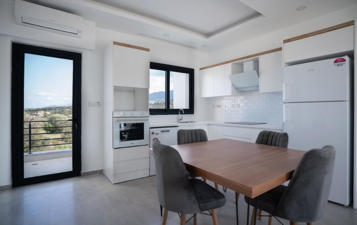 Апартаменты 1+1 с садом в Эсентепе 